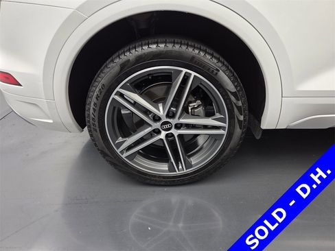 Used 2021 Audi Q5 e Premium Plus image 24