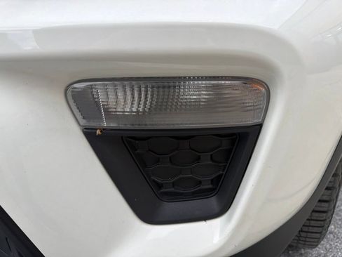 Used 2023 Jeep Renegade Latitude AWD/4WD image 17