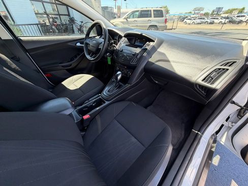 Used 2016 Ford Focus SE FWD image 13