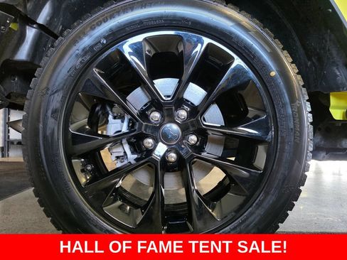 Used 2024 Jeep Wrangler Unlimited Sahara w/ Technology Group AWD/4WD image 30