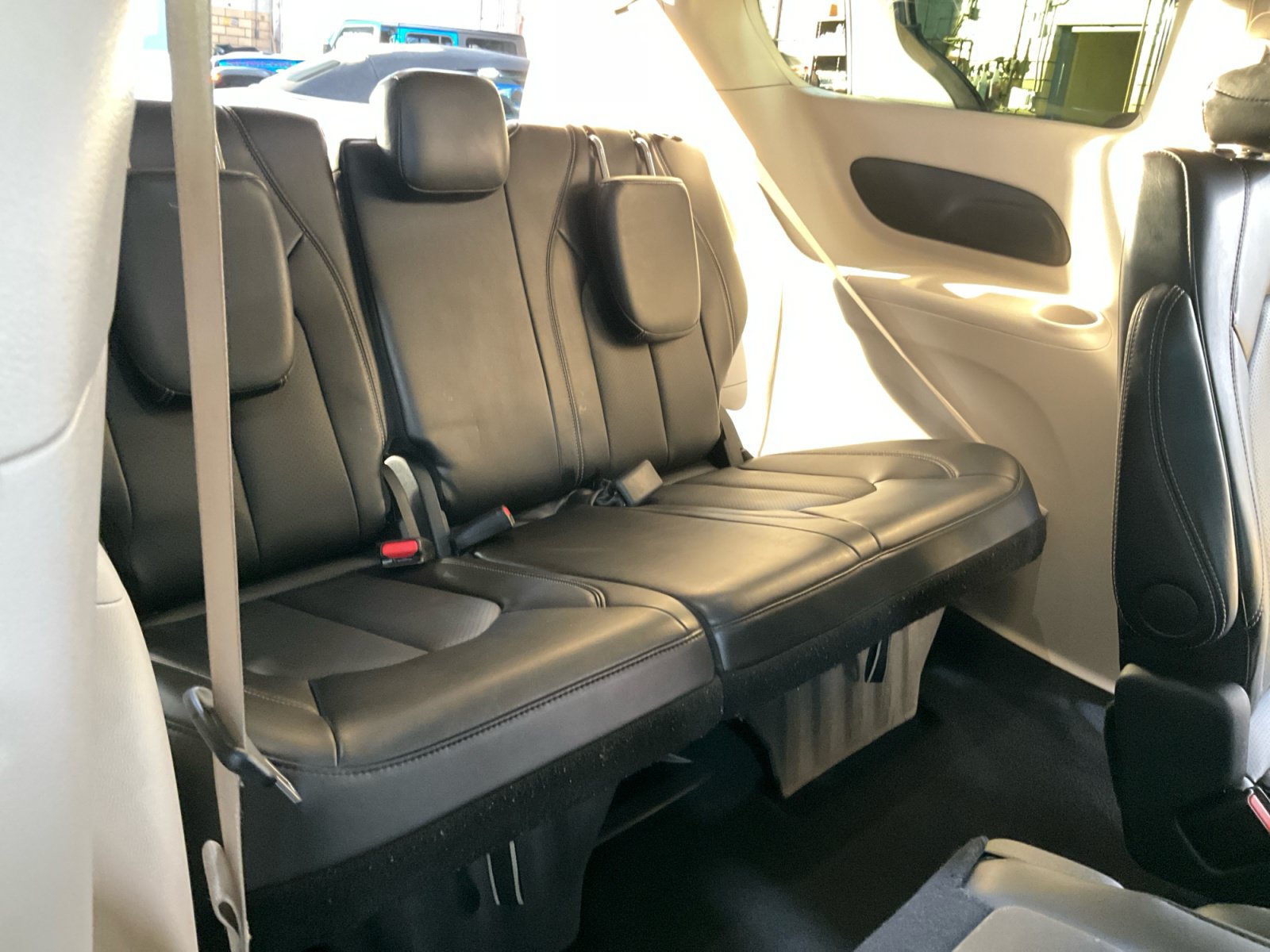 Used 2024 Chrysler Pacifica Touring-L FWD image 22