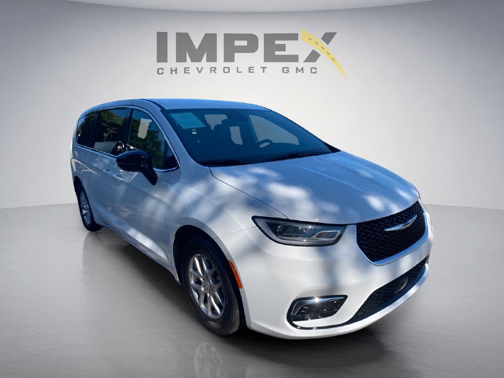 Used 2026 Chrysler Pacifica Select FWD image 7