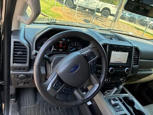 Used 2018 Ford Expedition XLT w/ Equipment Group 202A RWD image 11