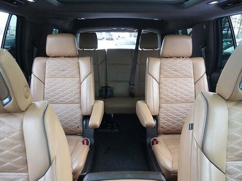Used 2022 Cadillac Escalade Premium Luxury image 45