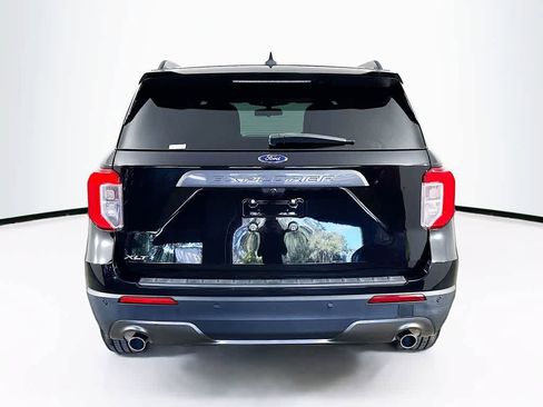 Certified 2022 Ford Explorer XLT w/ Equipment Group 202A image 5