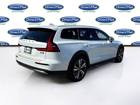 Used 2025 Volvo V60 B5 Cross Country Plus AWD/4WD image 7