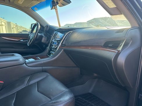 Used 2018 Cadillac Escalade Luxury image 58