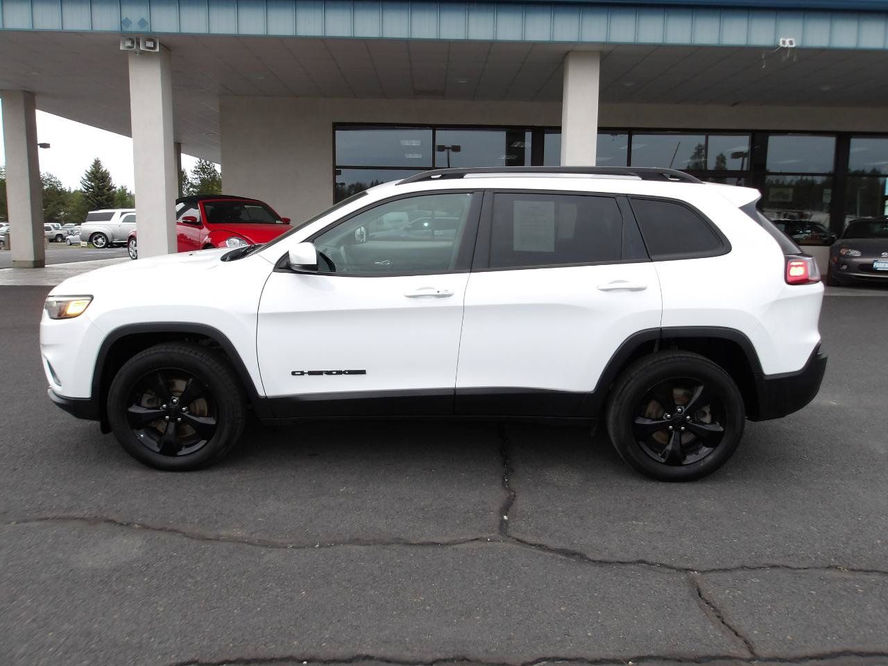 Used 2019 Jeep Cherokee Latitude Plus AWD/4WD image 2