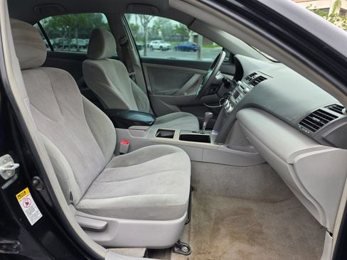 Used 2010 Toyota Camry LE FWD image 11