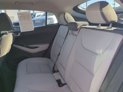 Used 2022 Hyundai Ioniq SE image 12