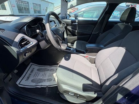 Used 2019 Chevrolet Cruze LT w/ Convenience Package FWD image 8