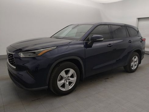 Used 2022 Toyota Highlander L image 2