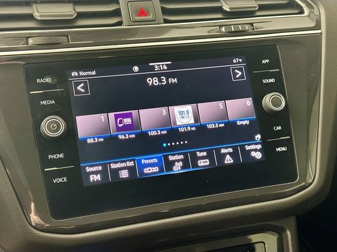 Used 2022 Volkswagen Tiguan SE image 23