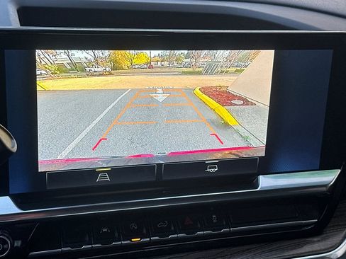 Used 2022 Chevrolet Silverado 1500 LT image 22