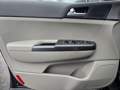 Used 2018 Kia Sportage LX image 24