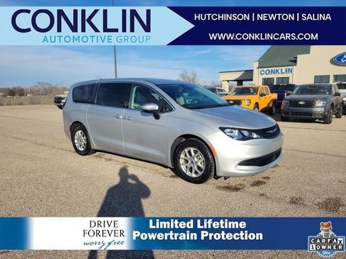 Used 2023 Chrysler Voyager LX image 1