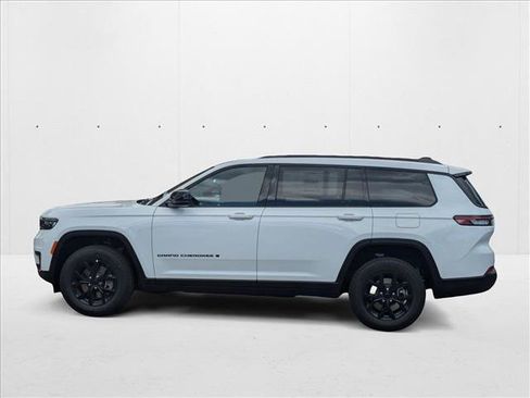 New 2025 Jeep Grand Cherokee L Laredo image 5
