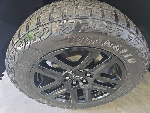 Used 2021 Chevrolet Silverado 1500 LT Trail Boss w/ LPO, Dark Essentials Package AWD/4WD image 26