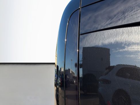 Used 2025 Land Rover Range Rover Autobiography image 10