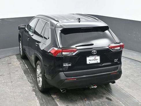 Used 2021 Toyota RAV4 XLE Premium image 23