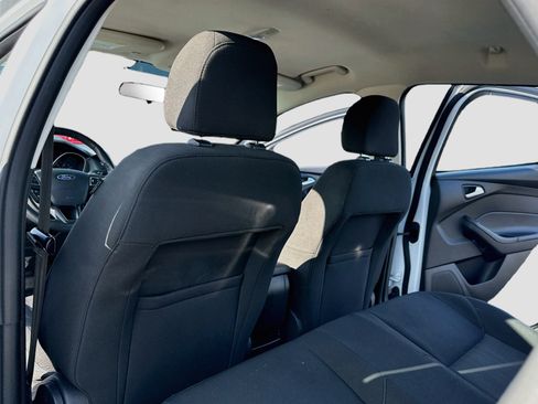 Used 2015 Ford Focus SE w/ SE Cold Weather Package FWD image 19