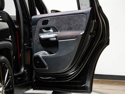 Used 2024 Mercedes-Benz GLB 35 AMG 4MATIC image 42