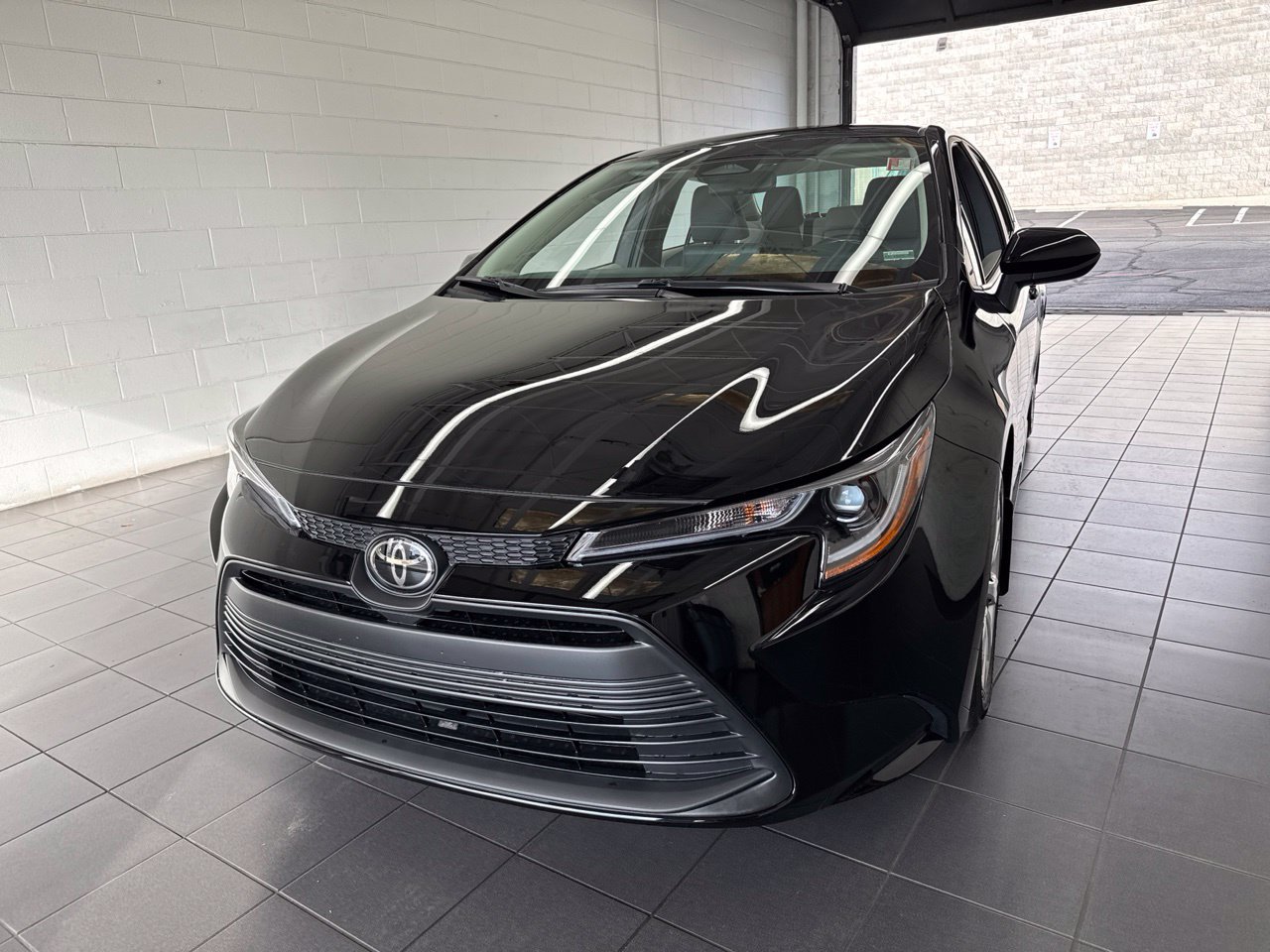 Used 2026 Toyota Corolla LE FWD image 3