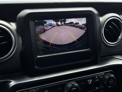 Used 2021 Jeep Wrangler Unlimited Sahara AWD/4WD image 17