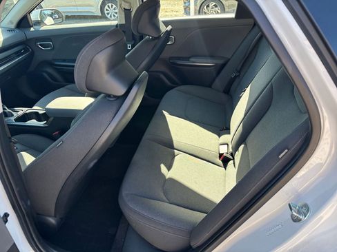 Used 2025 Kia K4 LXS image 25