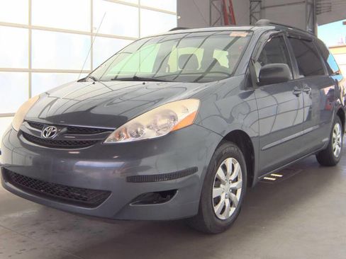 Used 2008 Toyota Sienna CE image 3