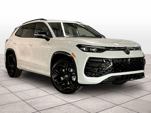 New 2026 Volkswagen Tiguan SE R-Line image 2