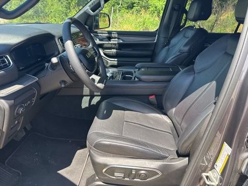 Used 2024 Jeep Wagoneer L Series II w/ Flexible Seating Group AWD/4WD image 13