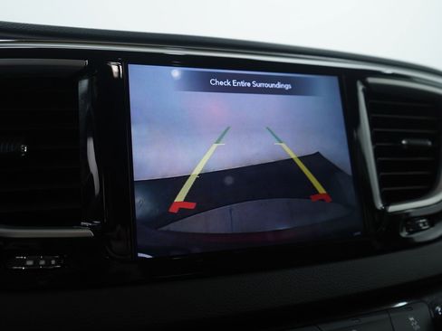 Used 2020 Chrysler Pacifica Touring-L Plus image 22