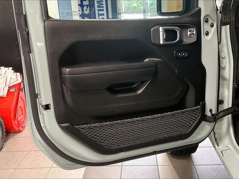 Used 2024 Jeep Wrangler Unlimited w/ Convenience Group AWD/4WD image 9