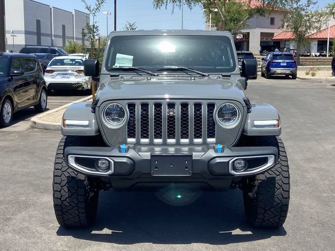 Used 2023 Jeep Wrangler Unlimited Sahara AWD/4WD image 3