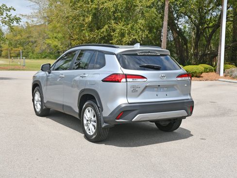 Used 2024 Toyota Corolla Cross LE image 4