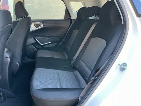 Used 2025 Kia Soul LX w/ LX Technology Package FWD image 23