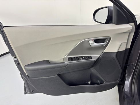 Used 2019 Kia Niro LX image 38
