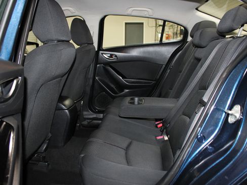 Used 2018 MAZDA MAZDA3 Sport w/ Preferred Equipment Package FWD image 28