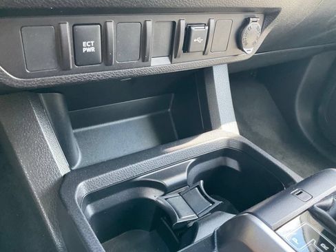 Used 2022 Toyota Tacoma SR5 AWD/4WD image 16