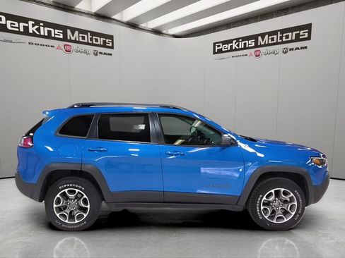 Used 2021 Jeep Cherokee Trailhawk w/ Technology Group AWD/4WD image 6
