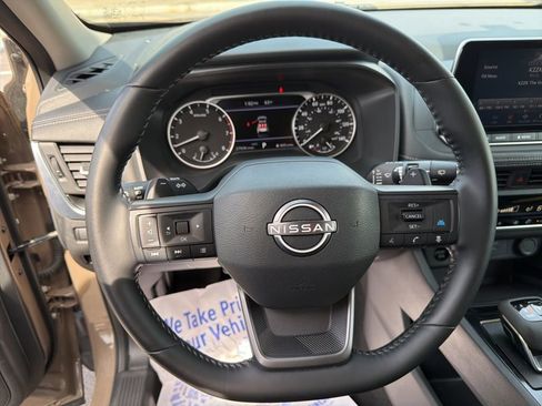 Used 2025 Nissan Rogue SV AWD/4WD image 19