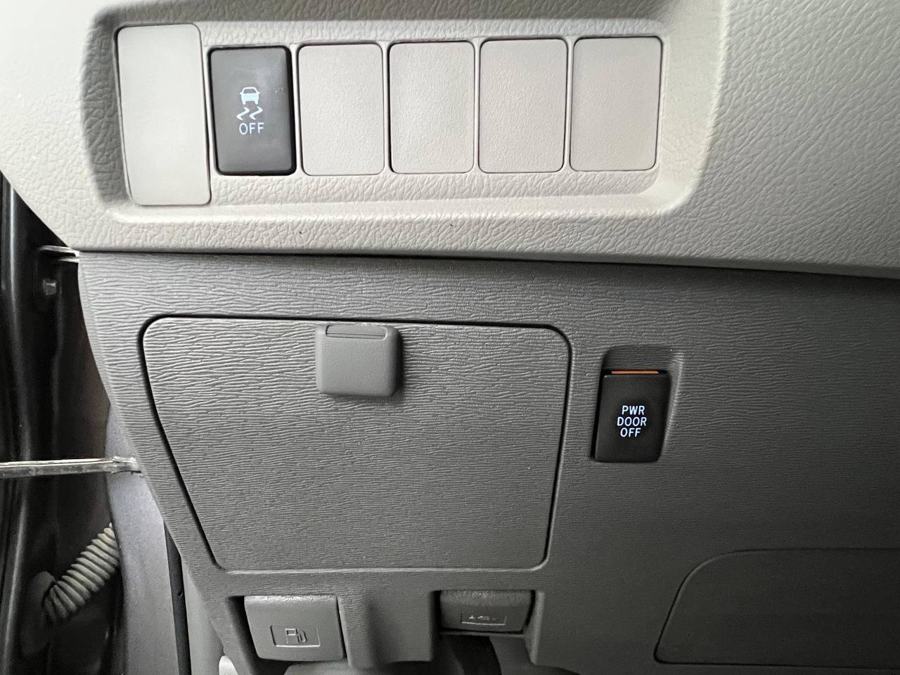 Used 2015 Toyota Sienna LE FWD image 26