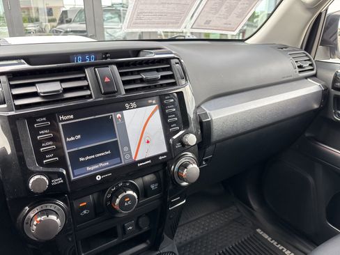 Used 2020 Toyota 4Runner Venture w/ Moonroof Package AWD/4WD image 22