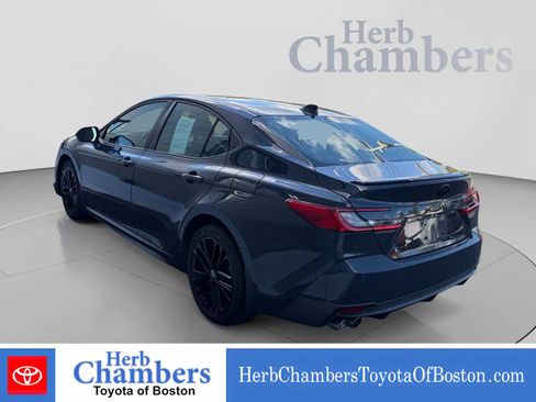 Used 2025 Toyota Camry SE AWD/4WD image 3