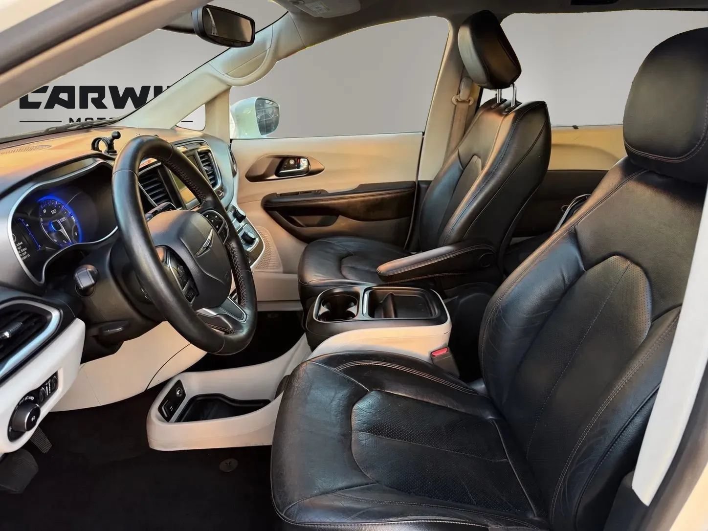 Used 2020 Chrysler Pacifica Touring-L FWD image 11