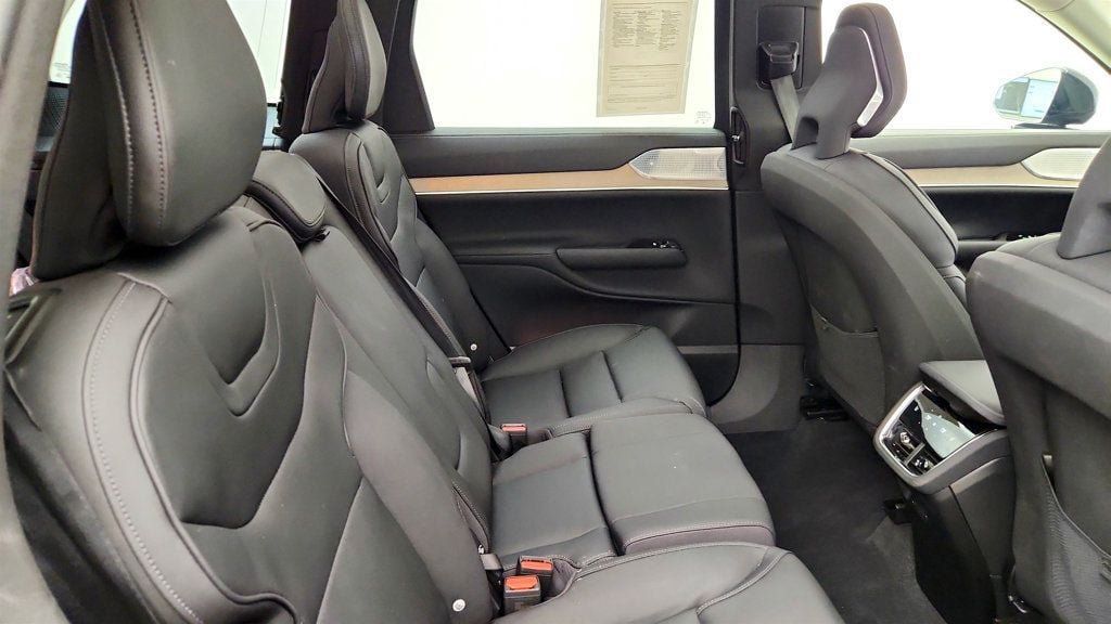 Used 2025 Volvo EX90 Ultra AWD/4WD image 19