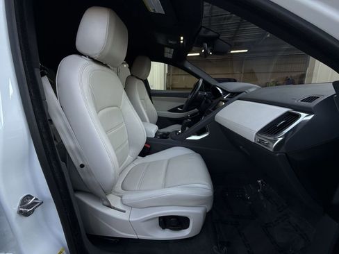Used 2019 Jaguar E-PACE SE image 26