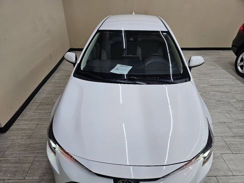 Used 2022 Toyota Corolla LE image 4