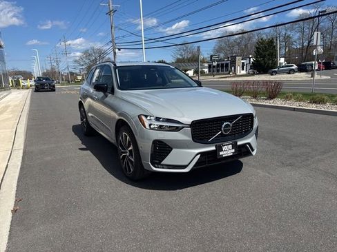 Certified 2025 Volvo XC60 B5 Plus image 6